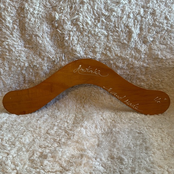 Handmade Australian Wooden Boomerang & Stand - Picture 5 of 7